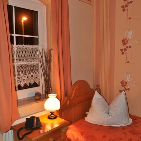 Gasthof & Zur Linde Bed & Breakfast