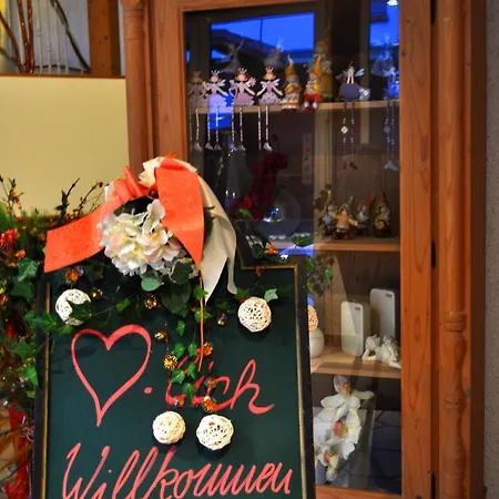 Gasthof & Zur Linde Bed & Breakfast